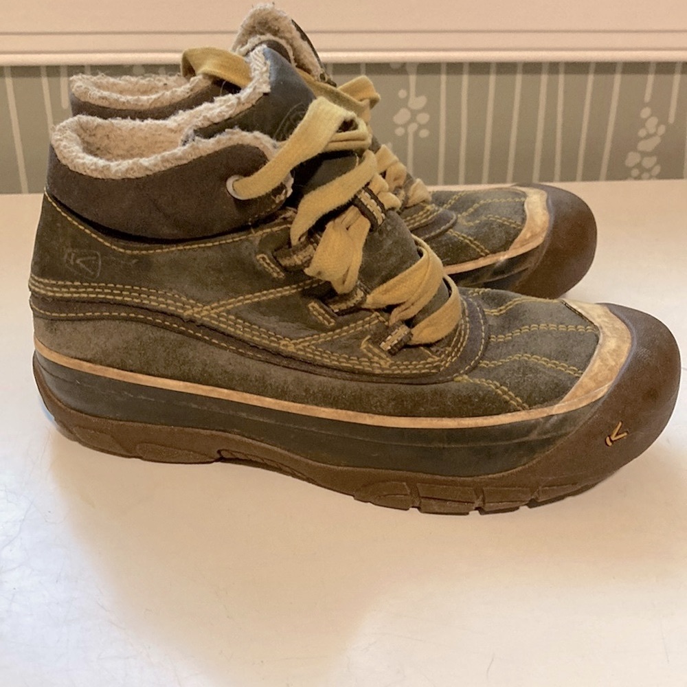 Kids keen boots size 1